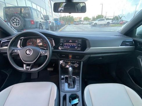 Used 2019 Volkswagen Jetta R-Line image 16