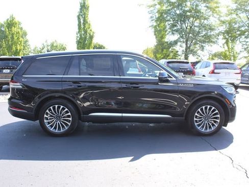 Used 2024 Lincoln Aviator Reserve w/ Elements Package Plus AWD/4WD image 2