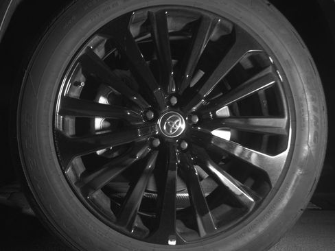 Used 2025 Toyota Highlander XSE image 12