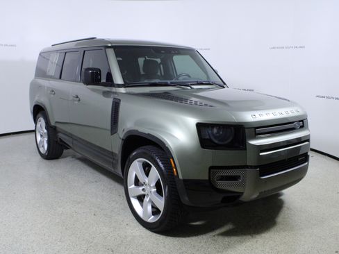 Used 2023 Land Rover Defender 130 X-Dynamic SE image 3