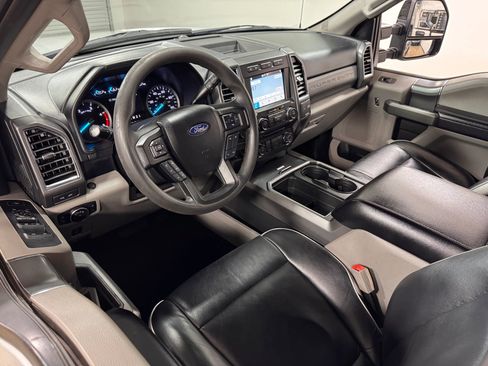 Used 2017 Ford F250 XLT w/ XLT Premium Package image 13