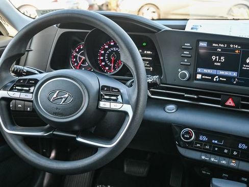 Certified 2023 Hyundai Elantra SEL image 21