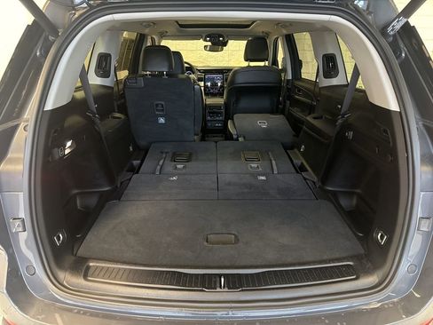 Used 2023 Jeep Grand Cherokee L Limited image 10