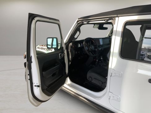 Used 2024 Jeep Gladiator Rubicon w/ Technology Group image 15