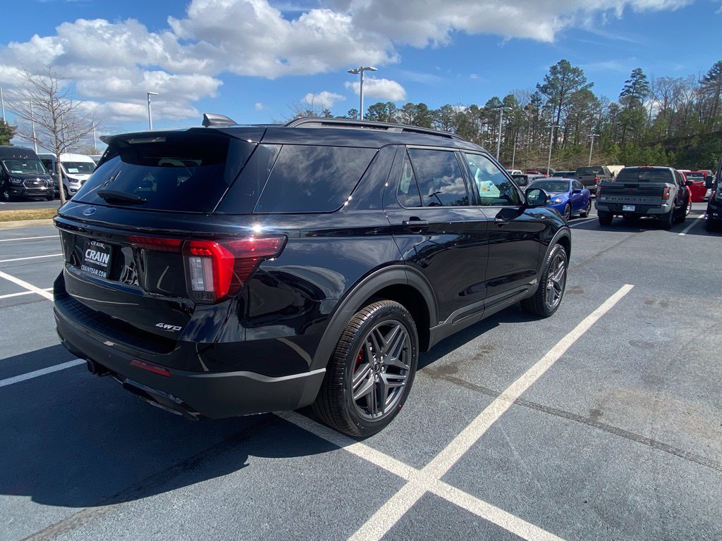 New 2026 Ford Explorer ST-Line w/ ST-Line Street Pack AWD/4WD image 7