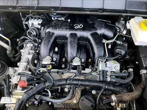 Used 2024 Nissan Pathfinder SV FWD image 33