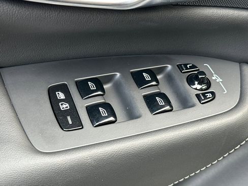 Certified 2025 Volvo XC90 T8 Ultra w/ Protection Package Premier image 11