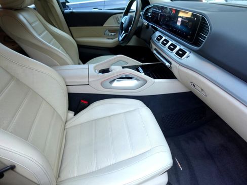 Used 2020 Mercedes-Benz GLE 350 4MATIC w/ AMG Line Exterior image 9