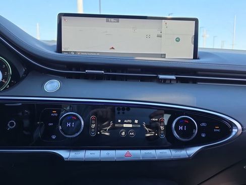 Used 2024 Genesis GV70 2.5T w/ Sport Prestige Package image 24