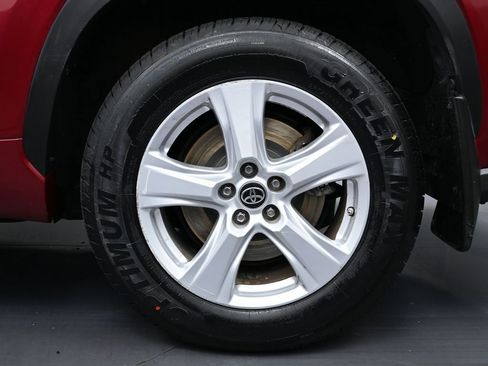 Used 2021 Toyota Highlander LE image 12