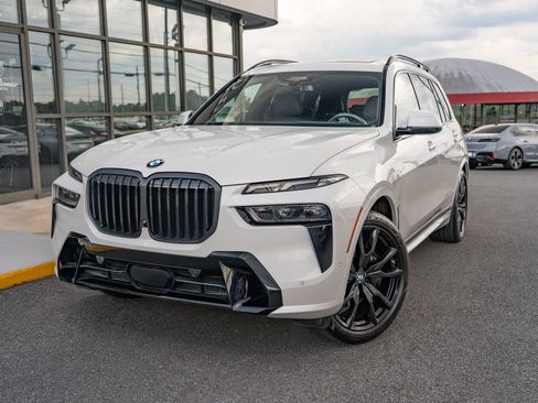 Used 2023 BMW X7 xDrive40i w/ M Sport Package AWD/4WD image 2