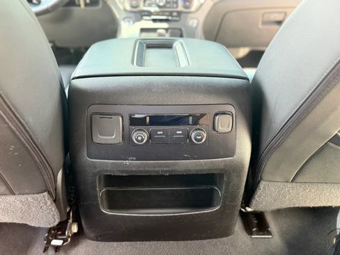 Used 2020 Chevrolet Suburban LT RWD image 33