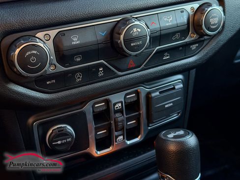 Used 2024 Jeep Wrangler Unlimited Sport image 33