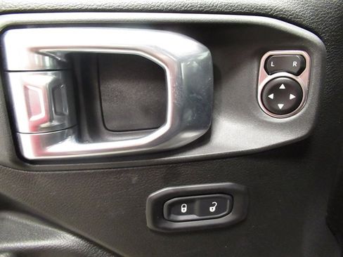 Used 2024 Jeep Wrangler Unlimited AWD/4WD image 21