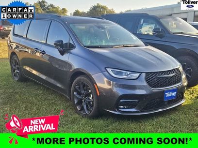 Used 2023 Chrysler Pacifica Limited w/ S Appearance Package
