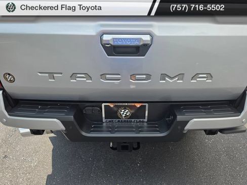 Used 2025 Toyota Tacoma Limited AWD/4WD image 13