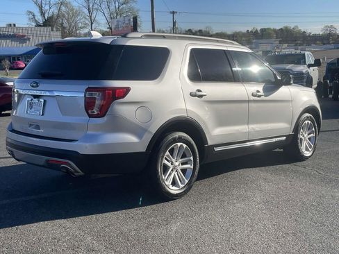 Used 2016 Ford Explorer XLT w/ Equipment Group 202A image 8