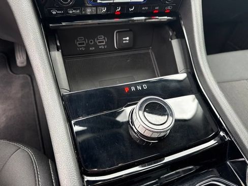 Used 2023 Jeep Grand Cherokee Laredo w/ Luxury Tech Group I AWD/4WD image 12