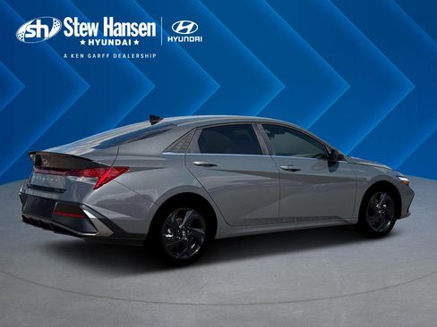 New 2026 Hyundai Elantra SEL Sport FWD image 9