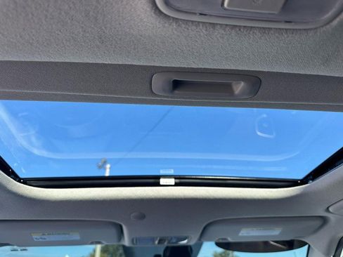 Used 2024 Hyundai Venue SEL image 10