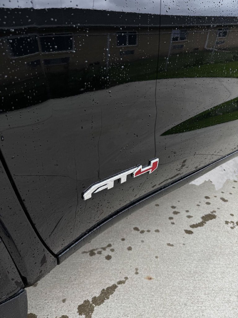Used 2025 GMC Sierra 1500 AT4 w/ Technology Package AWD/4WD image 12
