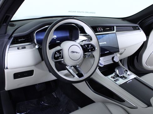 Used 2025 Jaguar F-PACE R-Dynamic S image 20