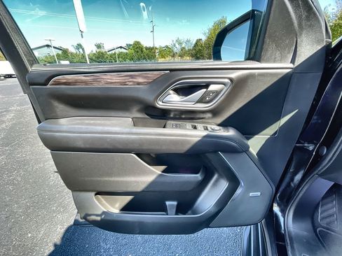 Used 2022 Chevrolet Suburban LT image 22