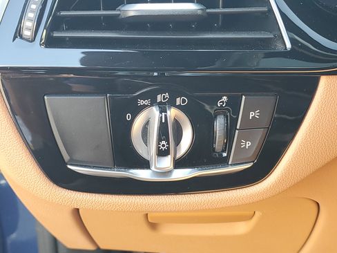 Used 2023 BMW M550i xDrive image 32