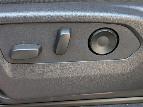 Used 2024 Chevrolet Silverado 1500 Custom image 16