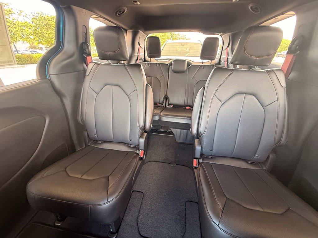 New 2027 Chrysler Pacifica Select FWD image 23