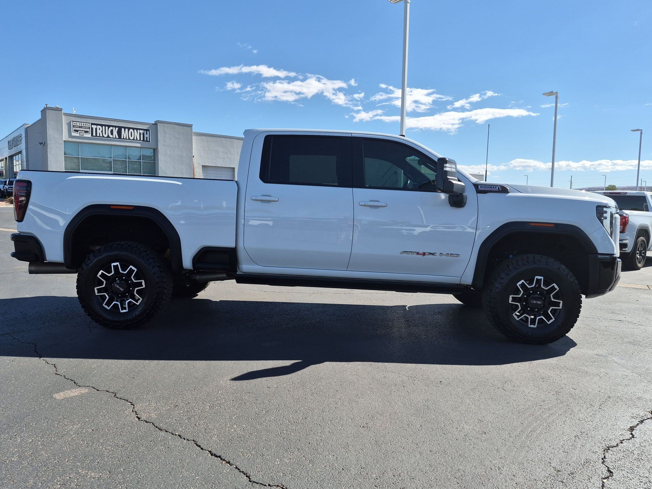 Used 2024 GMC Sierra 2500 AT4X AWD/4WD image 2