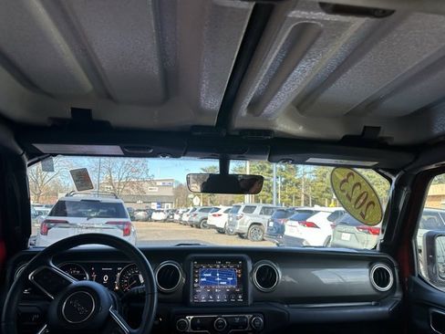 Used 2023 Jeep Gladiator Overland image 13