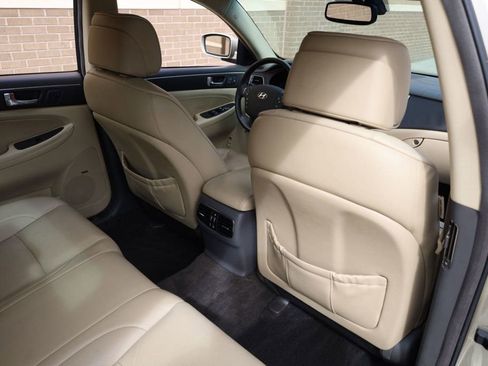 Used 2010 Hyundai Genesis 4.6 image 19