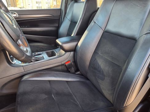 Used 2018 Jeep Grand Cherokee Altitude image 3