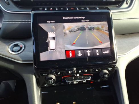 Certified 2024 Jeep Grand Cherokee L Limited w/ Luxury Tech Group II image 19