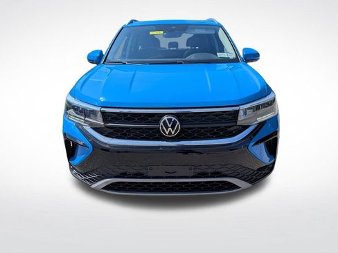 Used 2023 Volkswagen Taos SE w/ Panoramic Sunroof Package AWD/4WD image 9