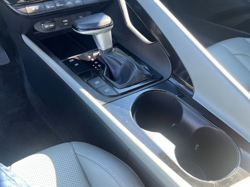 Used 2025 Hyundai Elantra Limited image 42