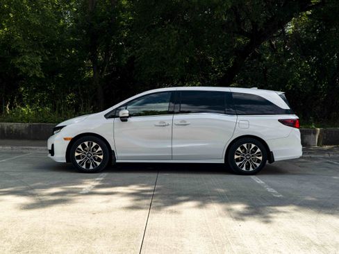 Certified 2025 Honda Odyssey Elite image 6