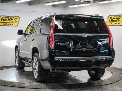 Used 2016 Cadillac Escalade Premium RWD image 2