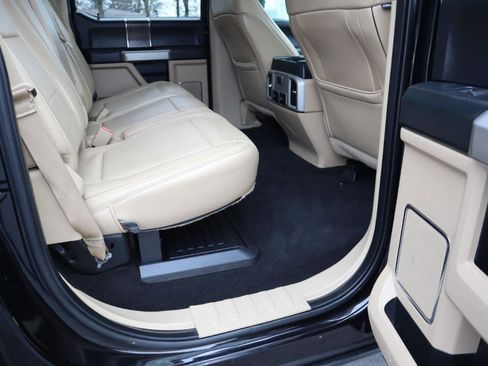 Used 2019 Ford F350 Lariat image 17