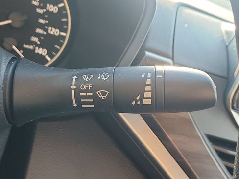 Used 2025 Nissan Altima 2.5 SV FWD image 24