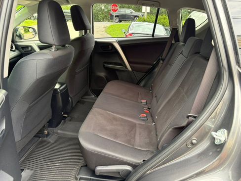 Used 2018 Toyota RAV4 LE w/ All Weather Liner Package AWD/4WD image 20