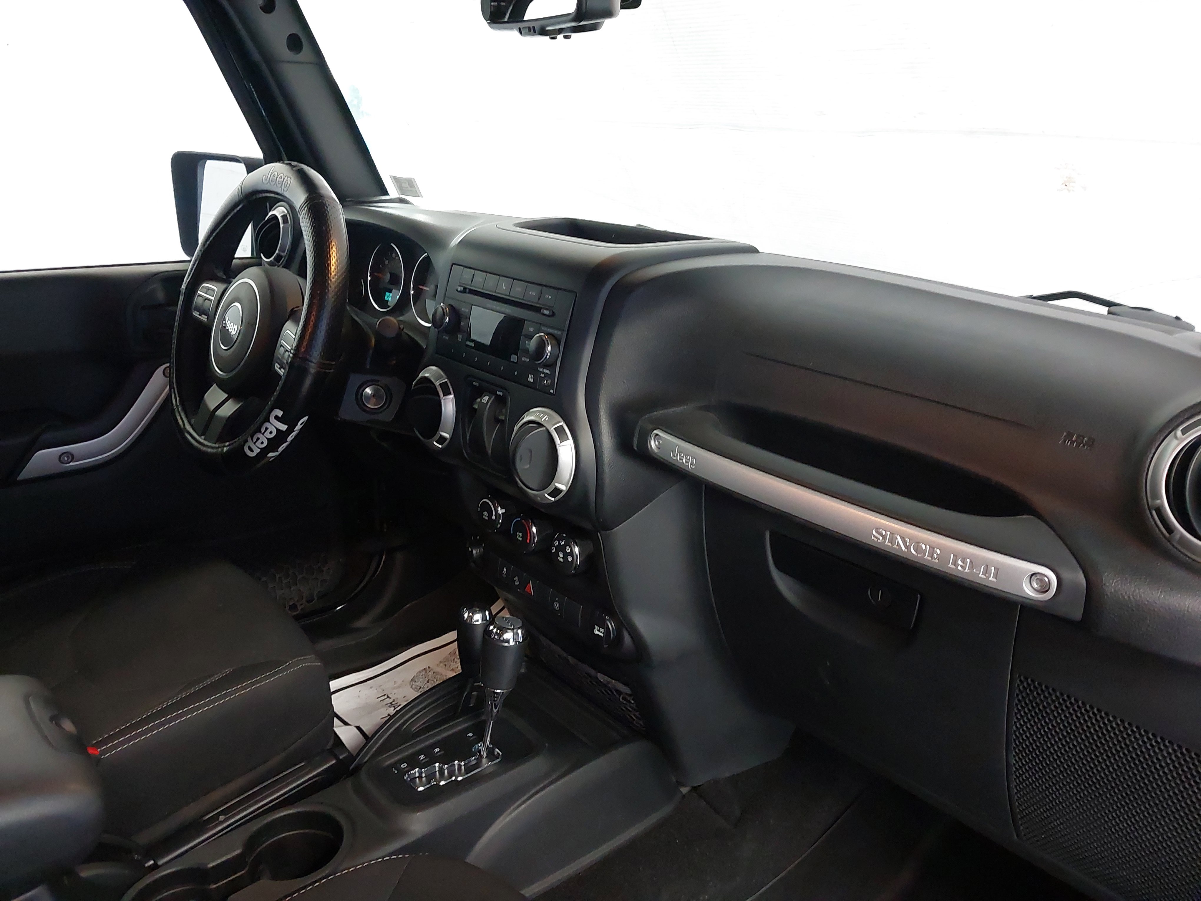 Used 2017 Jeep Wrangler Rubicon w/ Power Convenience Group AWD/4WD image 29