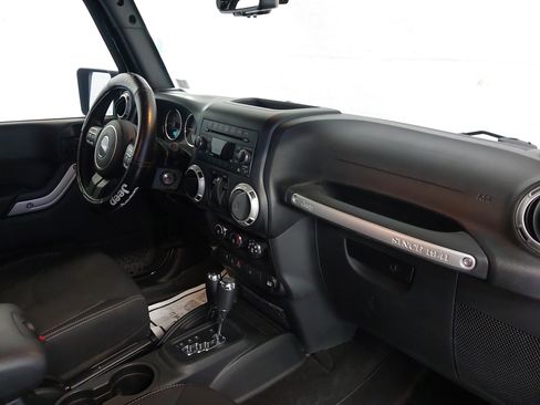 Used 2017 Jeep Wrangler Rubicon w/ Power Convenience Group AWD/4WD image 29
