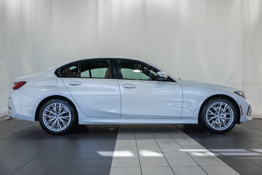 Used 2023 BMW 330i xDrive Sedan w/ Premium Package AWD/4WD image 3