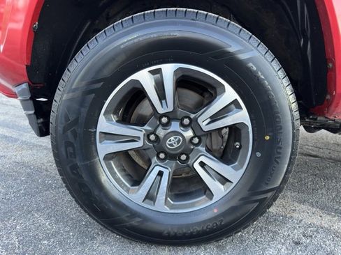 Used 2019 Toyota Tacoma TRD Sport image 27