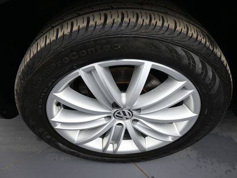 Used 2015 Volkswagen Tiguan SE image 14