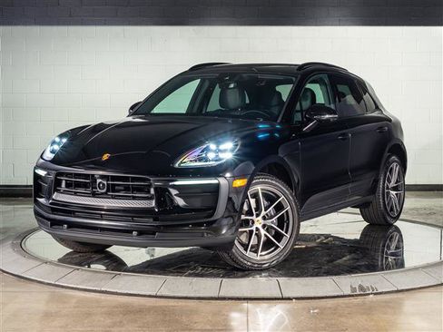 Certified 2026 Porsche Macan AWD/4WD image 1