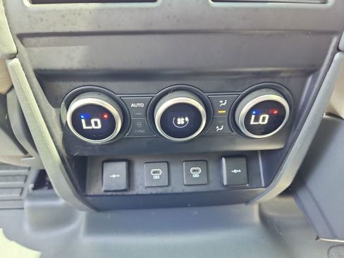 Used 2022 Land Rover Defender 110 XS Edition AWD/4WD image 25