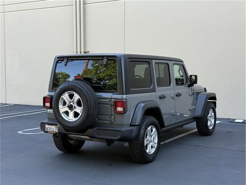 Used 2018 Jeep Wrangler Unlimited Sport S AWD/4WD image 4